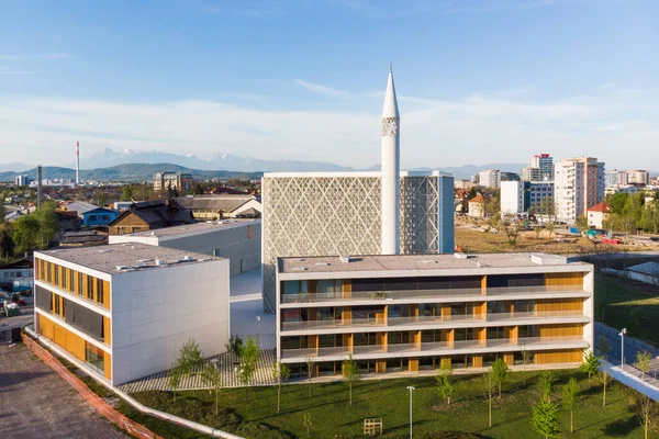 Moderní archiektura islámského náboženského kulturního centra ve výstavbě v Lublani, Slovinsko, Evropa — Stock fotografie