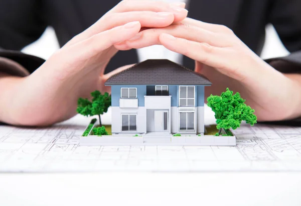 Immobilien-Versicherungen und Immobilien-Konzept — Stockfoto