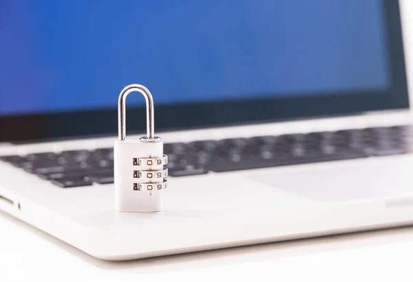 Lock on the laptop — Stock Photo, Image