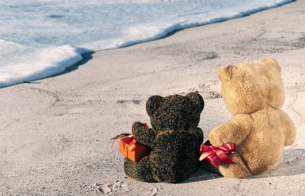 Valentine's Day card, teddy bears in love