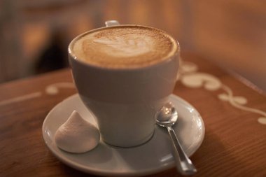 Bir cappuccino latte sanat bir kase