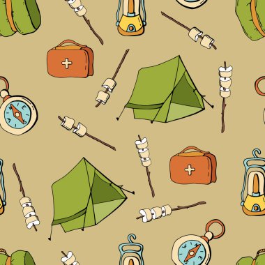 Çeşitli kamp unsurlarıyla kusursuz bir düzen. Çadır, el feneri, pusula, ilk yardım çantası, lokumlu dal..