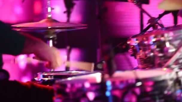 Baterista Studio Concierto Show Filmación Drum Kick Para Diferentes Proyectos — Vídeo de stock