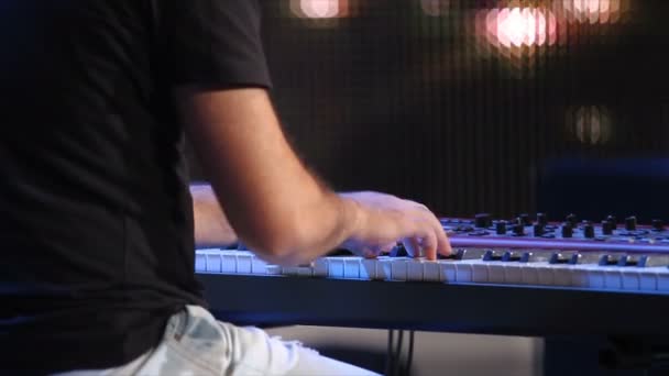 Piano Synthesizer Concert Footage Voor Verschillende Projecten Studio Detail — Stockvideo