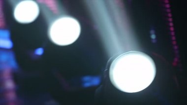 TV konser sahne sahne ışıkları hareket ile görüntüleri Promo video ve farklı projeler için vurdu! (Tv stüdyosu detay)