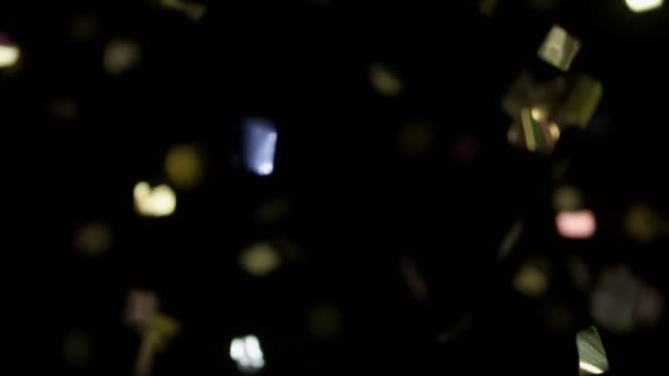 (CONFETTI - slow motion) Des images réalistes de Confetti pour vos projets ! Utilisez le mode de fusion (écran). Vous pouvez accélérer le fichier 6 fois (en temps réel), car ce fichier 4K 120fps RED EPIC Slow Motion . 