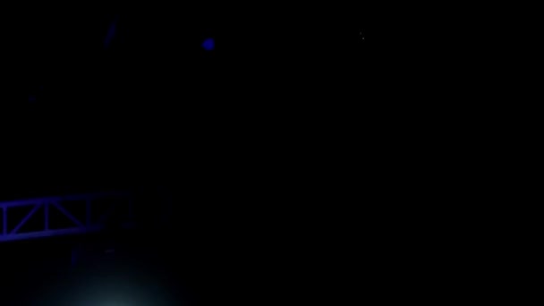 循环舞台灯光闪烁着闪烁着的特技表演墙音乐会的迪斯科舞厅灯 用于不同的项目 — 图库视频影像