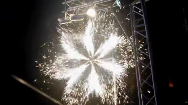 Fuoco Scintille Fuochi Artificio Sul Palco Tempo Concerto Filmato Vostri — Video Stock