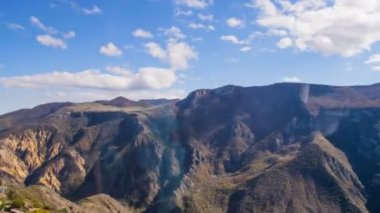 Dağların Üzerinden Geçit