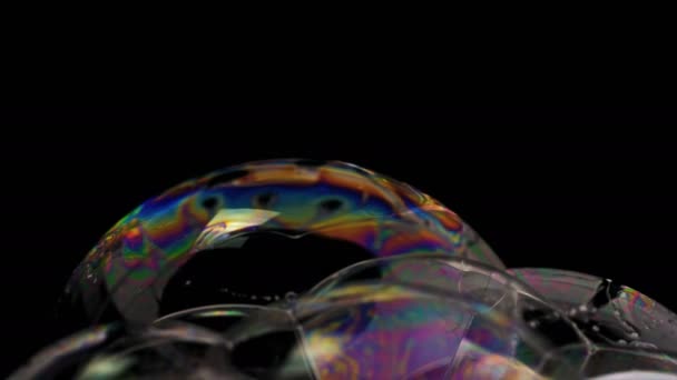 Köpük Kabarcıkları Yavaş Çekimde Patlıyor Makro Sabun Köpüğü Köpüklü Gökkuşağı — Stok video