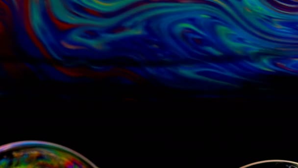 Bunte Mehrfarbige Lichtlecks Überlagern Das Filmmaterial Helle Regenbogenfarben Reflektieren Lichtstrahlen — Stockvideo