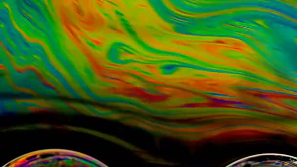 Bunte Mehrfarbige Lichtlecks Überlagern Das Filmmaterial Helle Regenbogenfarben Reflektieren Lichtstrahlen — Stockvideo