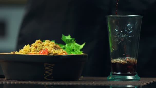 Pouring Old Vine Glass Rice Pilaf Dish Еда Крупным Планом — стоковое видео