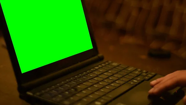 Close Man Hand Typing Keyboard Laptop Green Screen — Foto de Stock