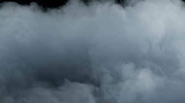 Kara Arkaplanda Gerçekçi Bulutların Fotoğrafı.