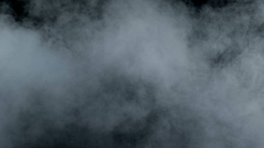 Gerçekçi Bulutlar, sis, duman, sis, buhar, duman, duman, kara zeminde kuru buz dumanı. Poster, duvar kağıdı, doku, bayrak, hala tasarım.