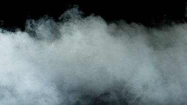 Gerçekçi Bulutlar, sis, duman, sis, buhar, duman, duman, kara zeminde kuru buz dumanı. Poster, duvar kağıdı, doku, bayrak, hala tasarım.