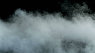 Gerçekçi Bulutlar, sis, duman, sis, buhar, duman, duman, kara zeminde kuru buz dumanı. Poster, duvar kağıdı, doku, bayrak, hala tasarım.