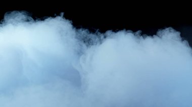 Gerçekçi Bulutlar, sis, duman, sis, buhar, duman, duman, kara zeminde kuru buz dumanı. Poster, duvar kağıdı, doku, bayrak, hala tasarım.