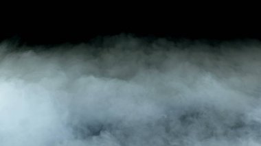 Gerçekçi Bulutlar, sis, duman, sis, buhar, duman, duman, kara zeminde kuru buz dumanı. Poster, duvar kağıdı, doku, bayrak, hala tasarım.