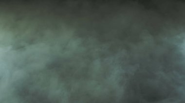 Gerçekçi Bulutlar, sis, duman, sis, buhar, duman, duman, kara zeminde kuru buz dumanı. Poster, duvar kağıdı, doku, bayrak, hala tasarım.