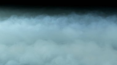 Gerçekçi Bulutlar, sis, duman, sis, buhar, duman, duman, kara zeminde kuru buz dumanı. Poster, duvar kağıdı, doku, bayrak, hala tasarım.