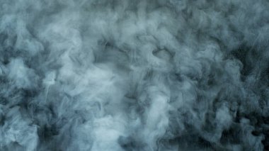 Gerçekçi Bulutlar, sis, duman, sis, buhar, duman, duman, kara zeminde kuru buz dumanı. Poster, duvar kağıdı, doku, bayrak, hala tasarım.