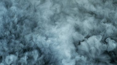 Gerçekçi Bulutlar, sis, duman, sis, buhar, duman, duman, kara zeminde kuru buz dumanı. Poster, duvar kağıdı, doku, bayrak, hala tasarım.