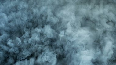 Gerçekçi Bulutlar, sis, duman, sis, buhar, duman, duman, kara zeminde kuru buz dumanı. Poster, duvar kağıdı, doku, bayrak, hala tasarım.