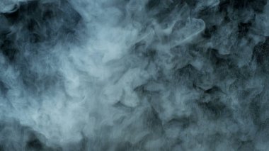 Gerçekçi Bulutlar, sis, duman, sis, buhar, duman, duman, kara zeminde kuru buz dumanı. Poster, duvar kağıdı, doku, bayrak, hala tasarım.