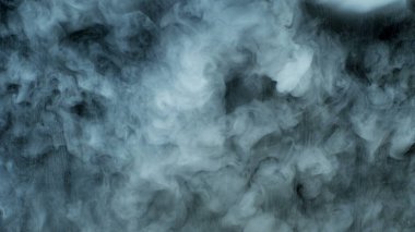 Gerçekçi Bulutlar, sis, duman, sis, buhar, duman, duman, kara zeminde kuru buz dumanı. Poster, duvar kağıdı, doku, bayrak, hala tasarım.