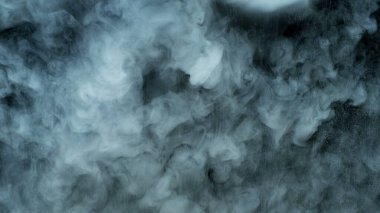 Gerçekçi Bulutlar, sis, duman, sis, buhar, duman, duman, kara zeminde kuru buz dumanı. Poster, duvar kağıdı, doku, bayrak, hala tasarım.