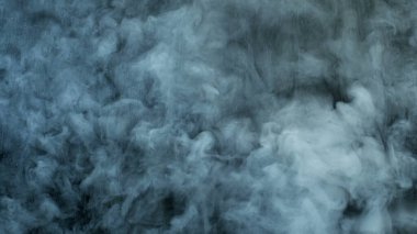 Gerçekçi Bulutlar, sis, duman, sis, buhar, duman, duman, kara zeminde kuru buz dumanı. Poster, duvar kağıdı, doku, bayrak, hala tasarım.