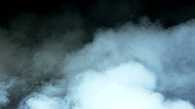 Siyah arka planda Real Smoke 'un fotoğrafı. Farklı projeler için gerçekçi bir örtüşme. Bulutlar sis, sis, sis, buhar.