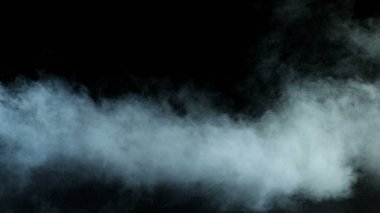 Siyah fotografta gerçek duman. Kuru Buz Sert Duman.