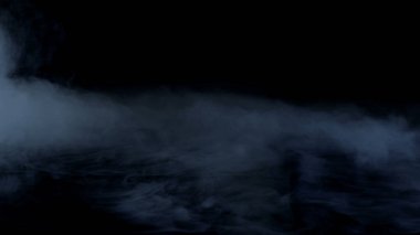 Siyah fotografta gerçek duman. Kuru Buz Sert Duman.