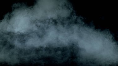 Siyah fotografta gerçek duman. Kuru Buz Sert Duman.