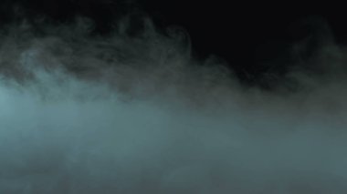 Siyah fotografta gerçek duman. Kuru Buz Sert Duman.