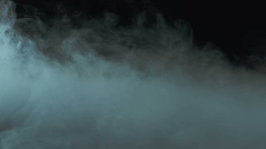 Siyah fotografta gerçek duman. Kuru Buz Sert Duman.