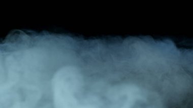 Farklı projeler için siyah arka plan gerçekçiliğinde duman! Promosyon, karavan, memeler, metin, açıcılar vs. için çok güzel bir arkaplan...