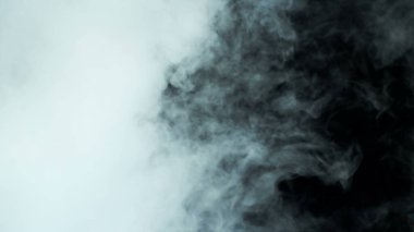 Karanlık Arkaplanda Gerçekçi Bulutların Fotoğrafı. Poster. Duvar kağıdı doku pankartı.