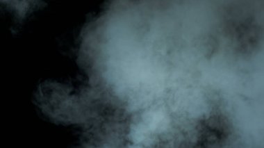 Karanlık Arkaplanda Gerçekçi Bulutların Fotoğrafı. Poster. Duvar kağıdı doku pankartı.