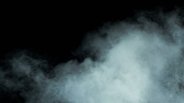 Karanlık Arkaplanda Gerçekçi Bulutların Fotoğrafı. Poster. Duvar kağıdı doku pankartı.