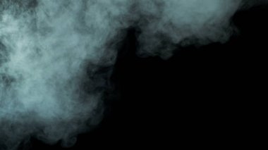 Karanlık Arkaplanda Gerçekçi Bulutların Fotoğrafı. Poster. Duvar kağıdı doku pankartı.