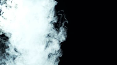 Karanlık Arkaplanda Gerçekçi Bulutların Fotoğrafı. Poster. Duvar kağıdı doku pankartı.