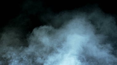 Karanlık Arkaplanda Gerçekçi Bulutların Fotoğrafı. Poster. Duvar kağıdı doku pankartı.