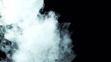 Karanlık Arkaplanda Gerçekçi Bulutların Fotoğrafı. Duvar kağıdı pankartı dokusu.