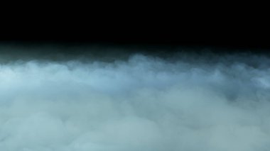 Karanlık Arkaplanda Gerçekçi Bulutların Fotoğrafı. Duvar kağıdı pankartı dokusu.