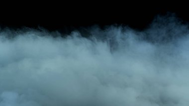 Karanlık Arkaplanda Gerçekçi Bulutların Fotoğrafı. Duvar kağıdı pankartı dokusu.