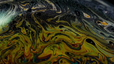 Sabun köpüğü makro gökkuşağı renkleri çok renkli desenler yaratıyor. Renkli köpük sabun köpüğü fotoğraf deseni duvar kağıdı afişi yüksek sinematik kalite (Kırmızı Ejder Kamerası).